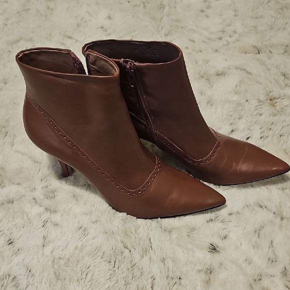 Franco Sarto Mauve Heeled Boots with Pointed Toe and Zipper Closure - Picture 2 of 9